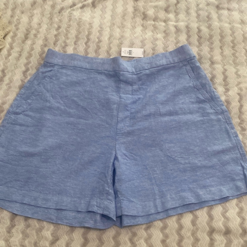 NWT Banana Republic linen blend shorts. L. Elastic waist in back so it stretches